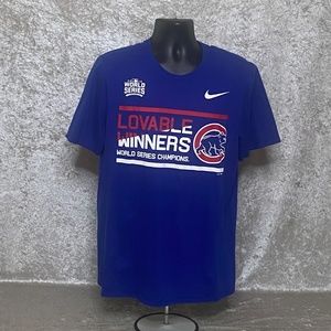 NIKE 2018 CHICAGO CUBS WORLD SERIES CHAMPIONS GRAPHIC T-SHIRT